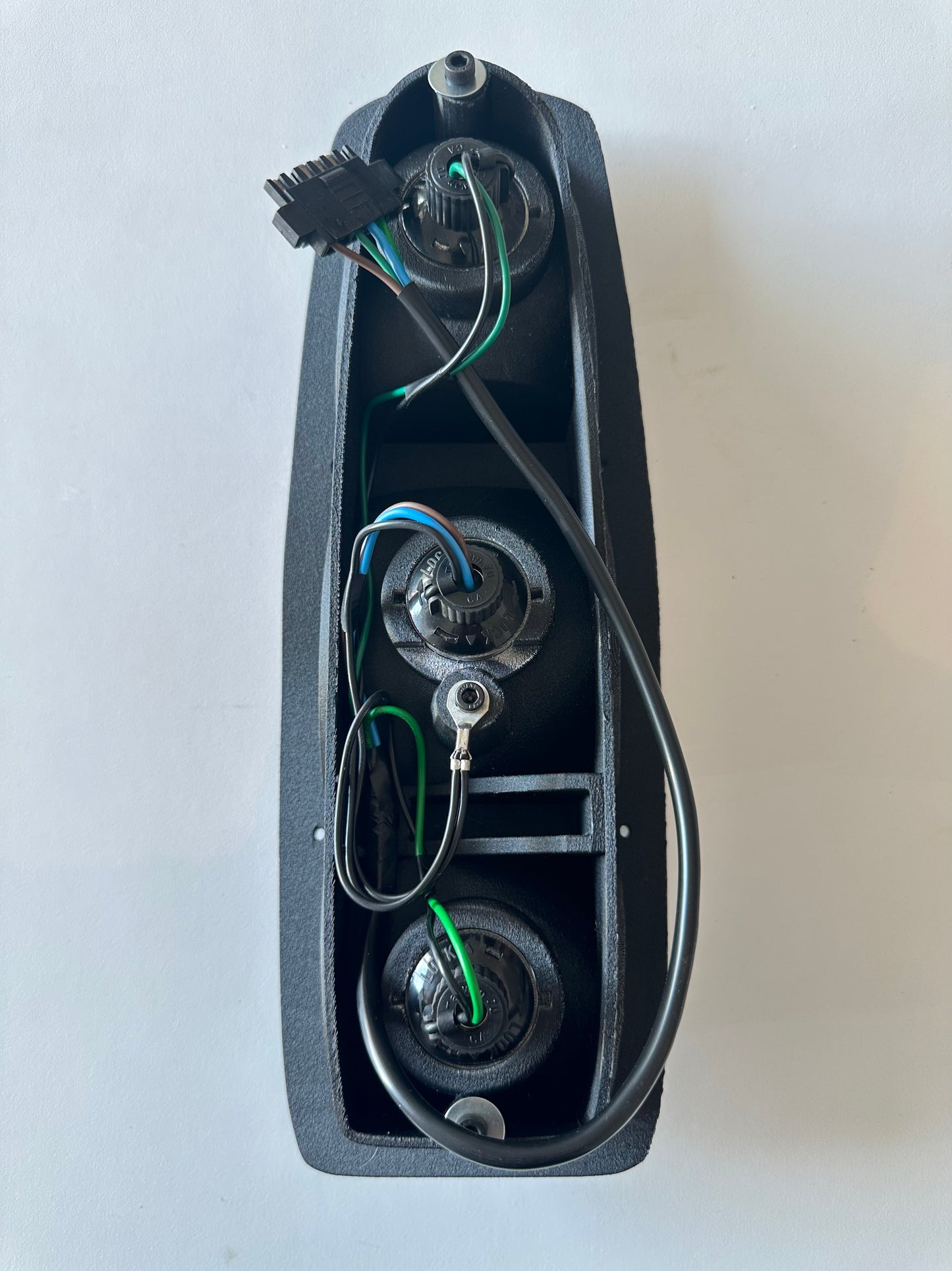 HOLDEN WB UTE TAIL LIGHT - CLICK CONNECT FITTING SUIT NARVA