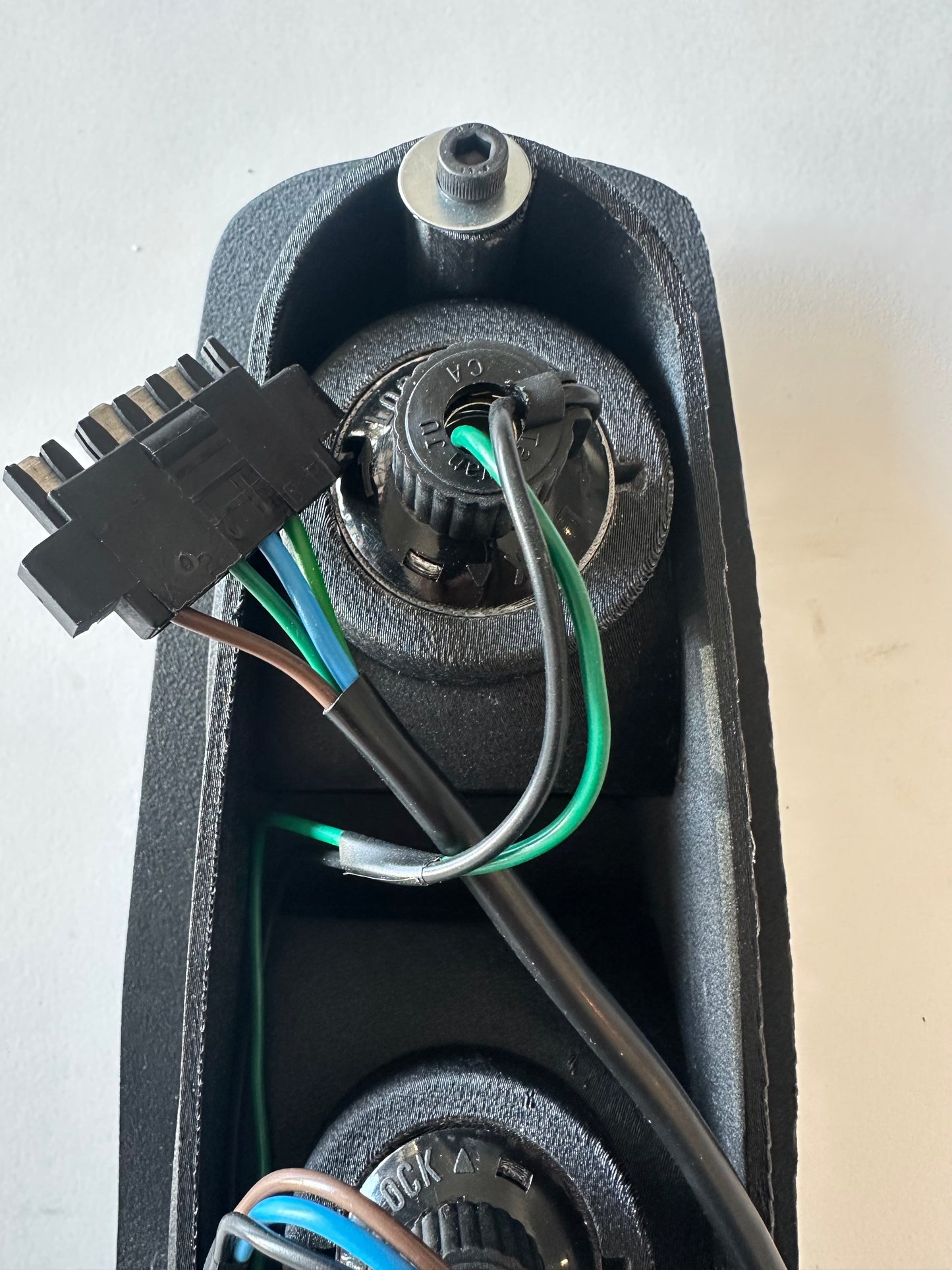 HOLDEN WB UTE TAIL LIGHT - CLICK CONNECT FITTING SUIT NARVA